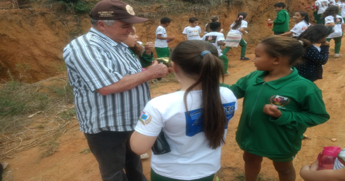 Parceiro do Projeto “A recuperação do solo como ‘escada’ para o Meio Ambiente” o Sr. Eliomar Maretto é inspiração para alunos e professores.