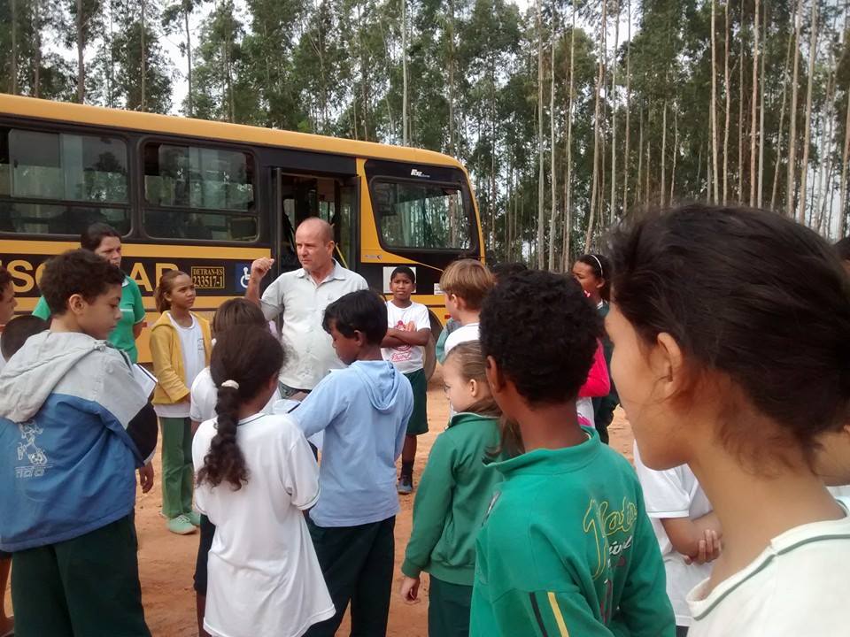 Alunos da UMEF Elisa Paiva fazem visita técnica ao transbordo de resíduos sólidos do município