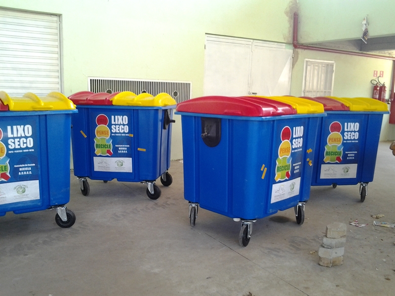 Bairros e comunidades rurais recebem pevis para implantação da coleta seletiva de resíduos secos e úmidos
