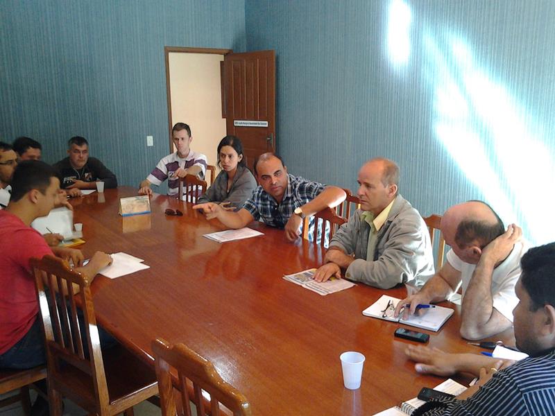 Secretaria Municipal de Agricultura e Meio Ambiente participa de reunião no Distrito de Pedra Azul para criação do pólo de piscicultura na região