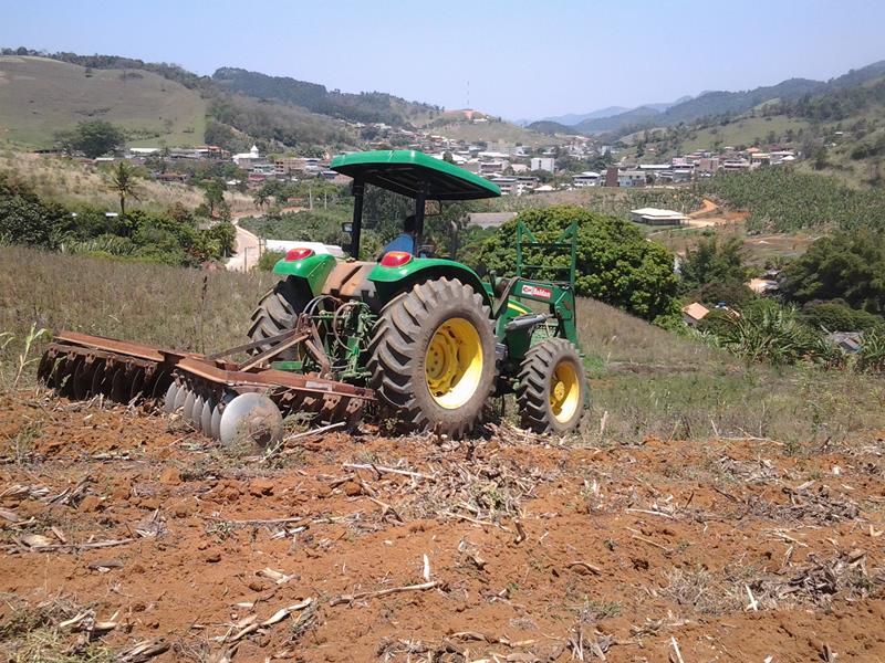 Comunidades rurais recebem apoio das máquinas do PRONAF