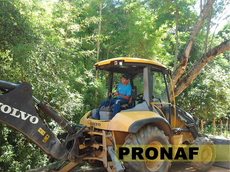 Alto Angá recebe serviços do PRONAF em benefício ao homem do campo