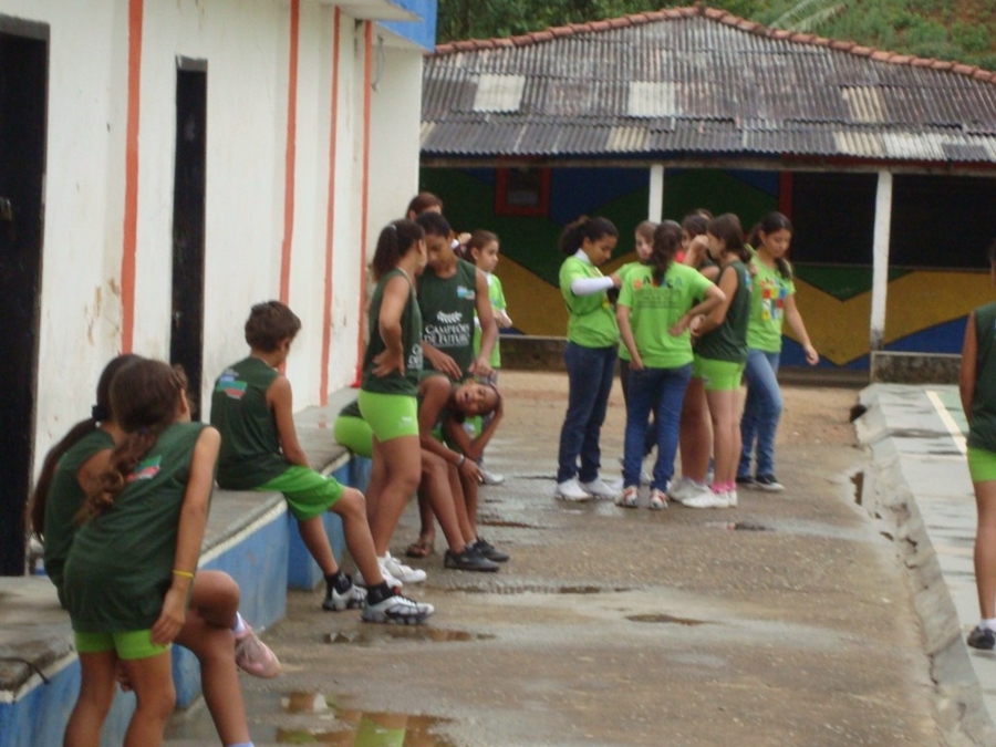 Escolinha de esportes gratuitos no projeto SAPECA para crianças e adolescentes