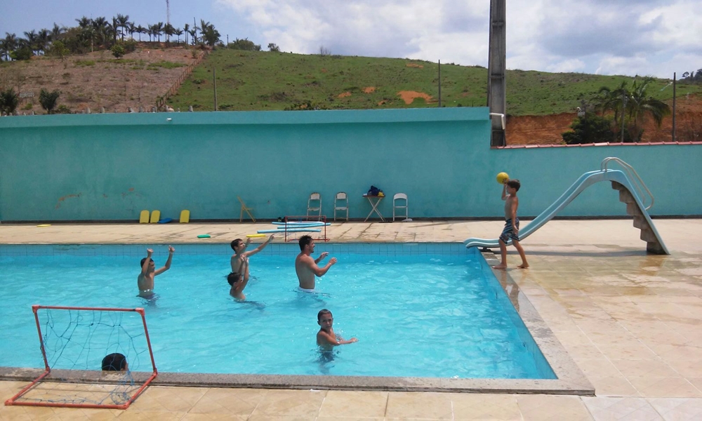 SAPECA promove de aula de natação e recreação para os alunos
