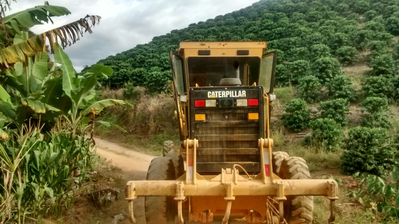 Zona Rural em Obras: (Comunidade de Mata Fria recebe serviços de terraplanagem e reabertura de estradas vicinais)