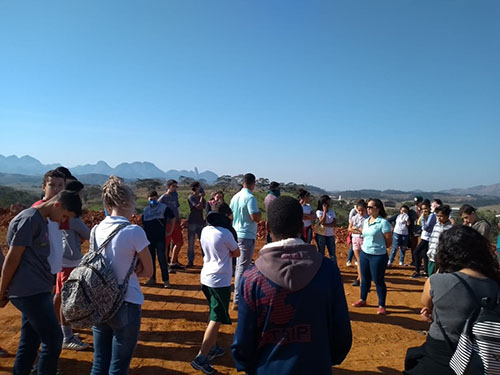 Alunos visitam a Central de Tratamento de Resíduos em Cachoeiro de Itapemirim como proposta no Programa Agrinho
