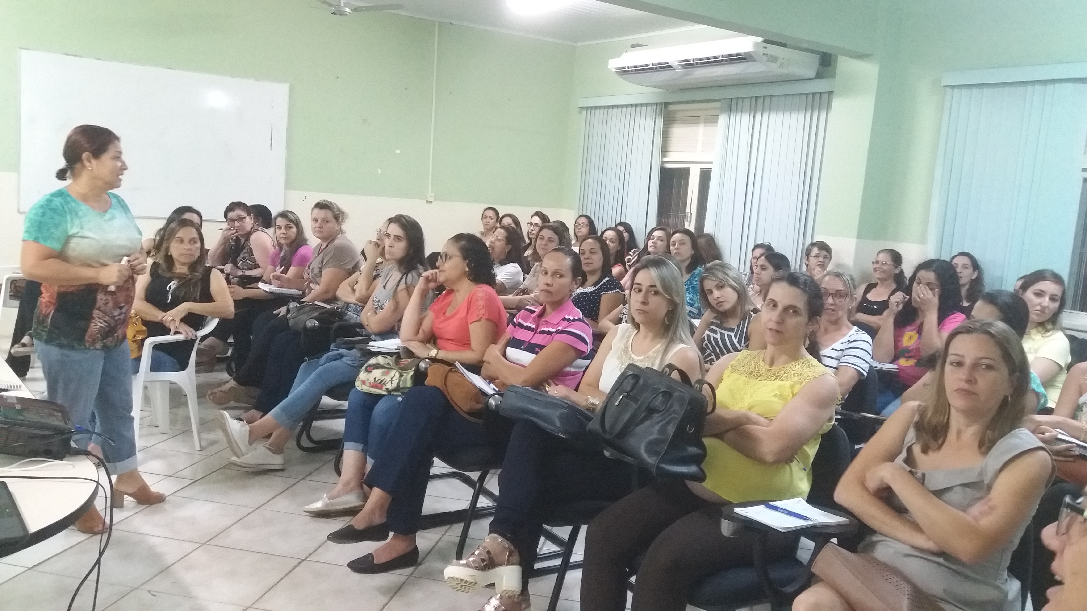 Implantação do Sistema Aprende Brasil do Grupo Positivo para a Educação Infantil