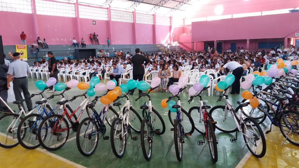 Cerca de 490 alunos do Ensino Fundamental participam da formatura do Proerd
