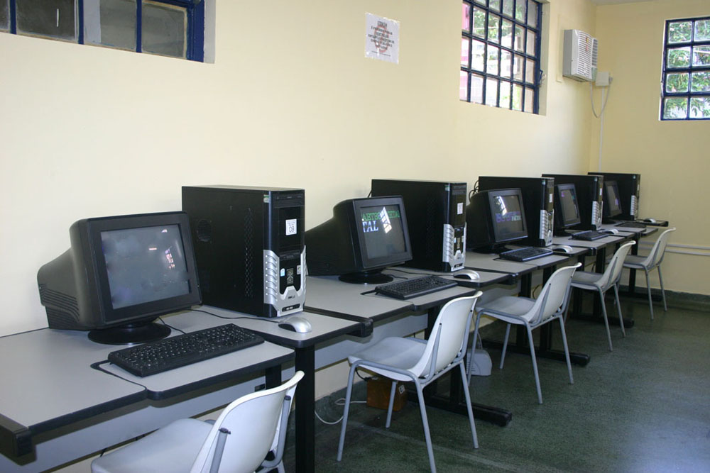 Projeto coloca internet banda larga em escolas